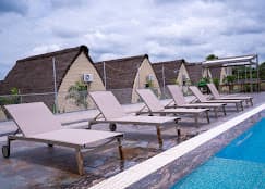 Pool with sun loungers